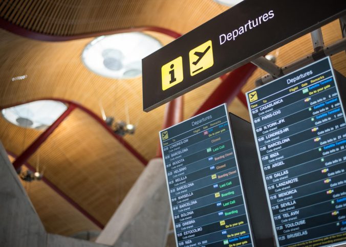 Por que as placas de sinalização aeroporto são importantes para sua viagem?