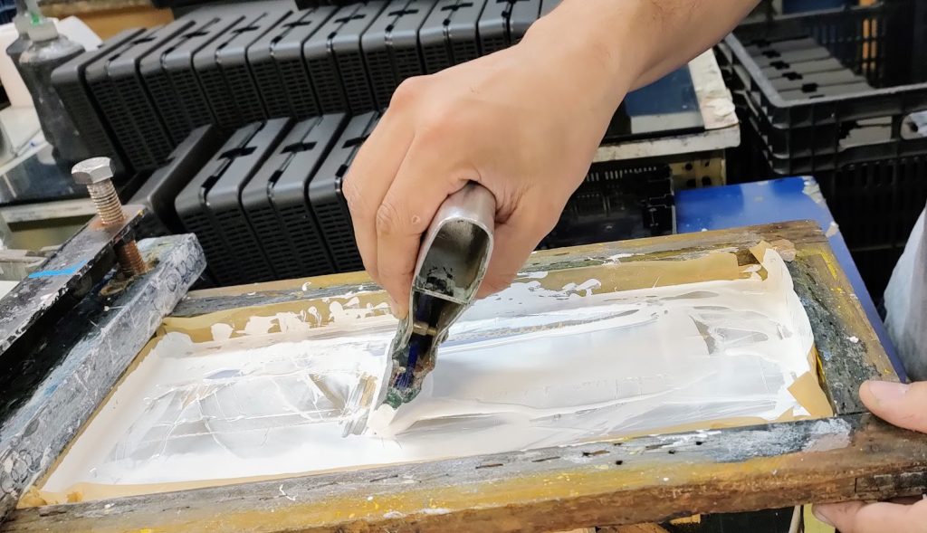 Quais são as vantagens da serigrafia? Conheça suas aplicações